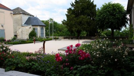 19776-2011-06-25-environnement-jardin-des-cinq-roses-ville-de-talant