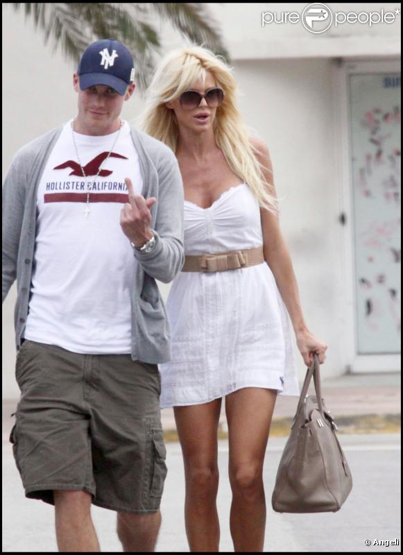 538373-victoria-silvstedt-a-637x0-2